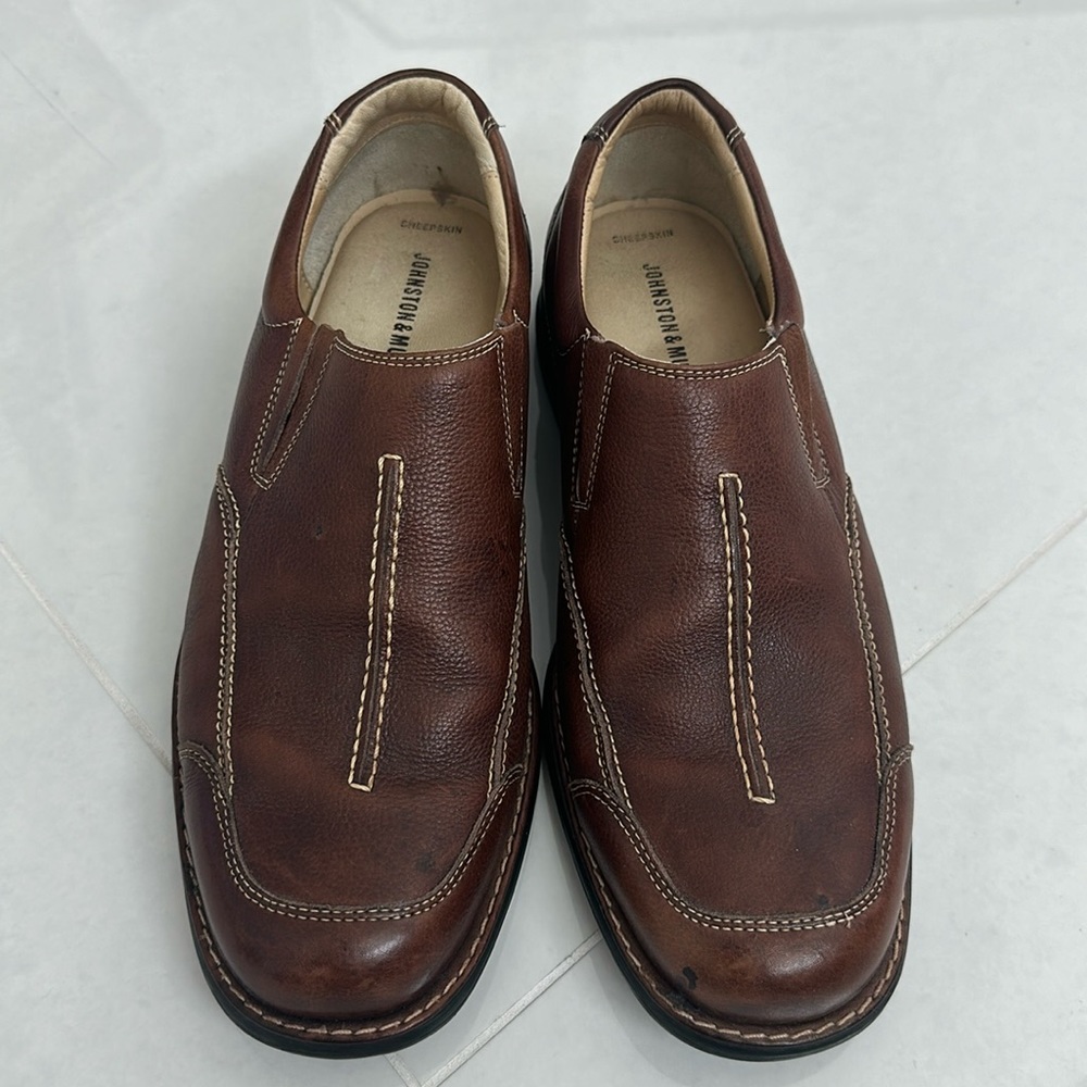 Johnston & Murphy Brown Sheepskin Loafers Mens Size 9M, New condition/never worn